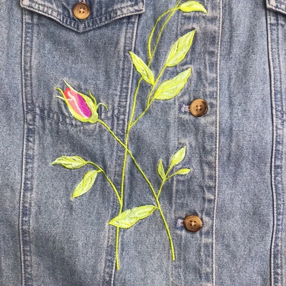 Quacker Factory Floral Embroidered Denim Vest Size 1X - Picture 2 of 9